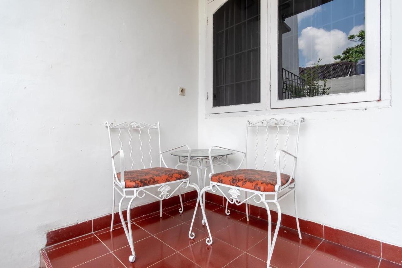 Hotel Oyo Living 2843 Raz House Syariah Medan Exterior foto
