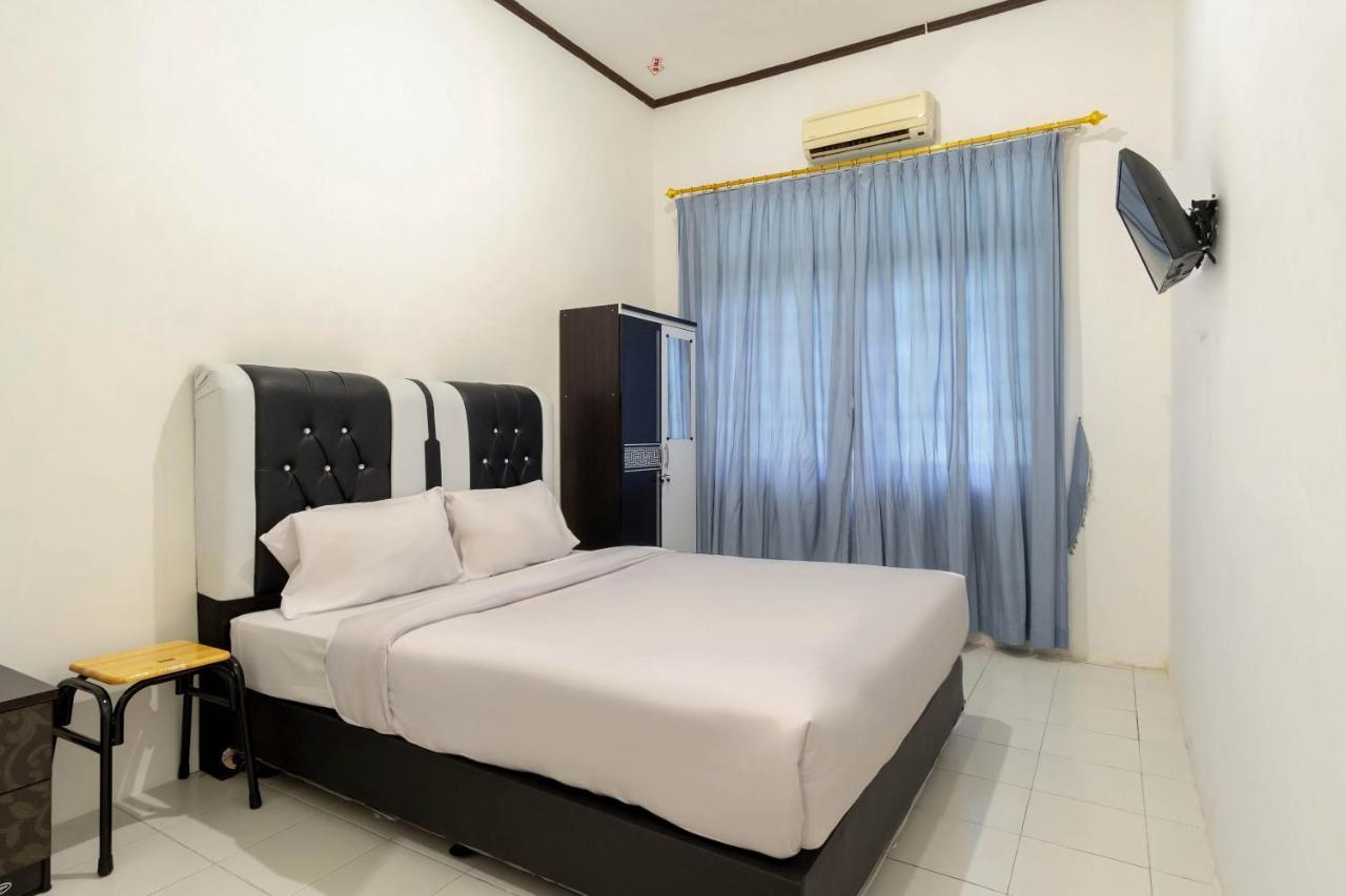 Hotel Oyo Living 2843 Raz House Syariah Medan Exterior foto