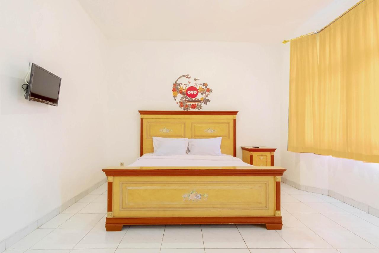 Hotel Oyo Living 2843 Raz House Syariah Medan Exterior foto