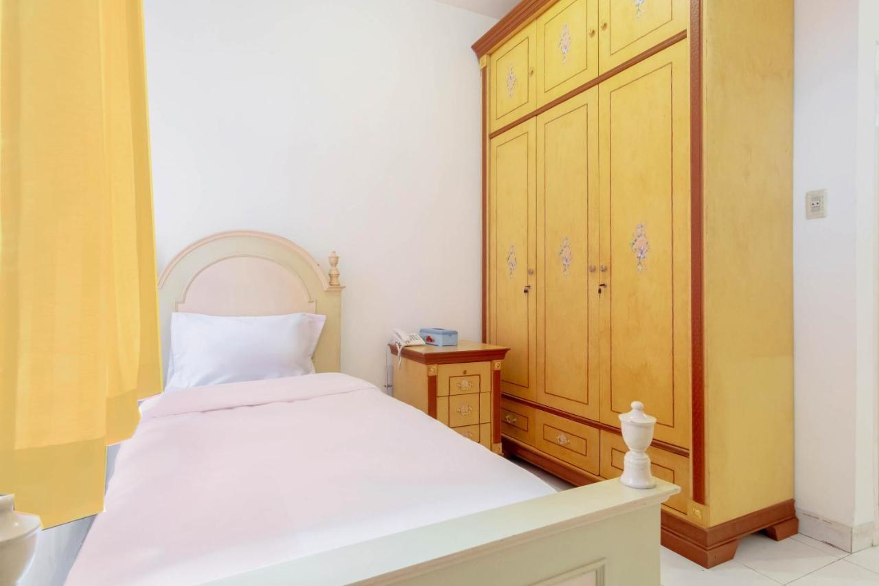 Hotel Oyo Living 2843 Raz House Syariah Medan Exterior foto