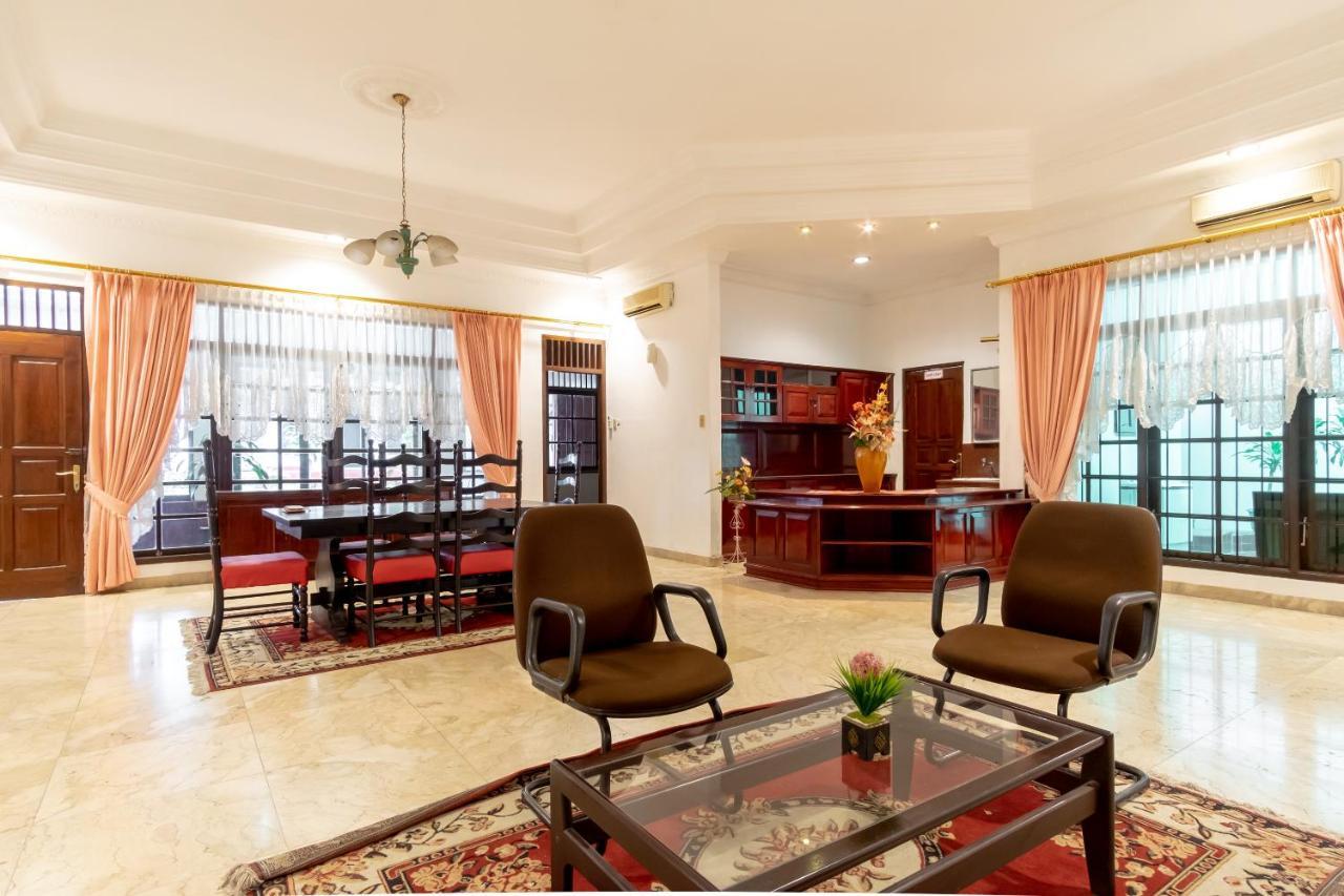 Hotel Oyo Living 2843 Raz House Syariah Medan Exterior foto